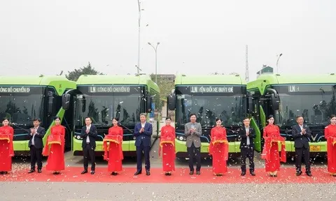 Doanh nghiệp ở Hà Nội đầu tư hơn 400 tỉ đồng chuyển 100% sang xe buýt điện