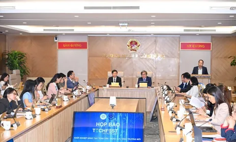 TECHFEST lần đầu tổ chức tại phố đi bộ Hồ Hoàn Kiếm