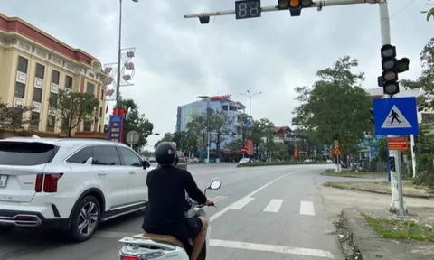 Ngay bây giờ, quy định mới về tín hiệu đèn xanh - đèn vàng: Người tham gia giao thông phải lưu ý, tránh bị phạt lên tới 22 triệu và trừ 10 điểm GPLX