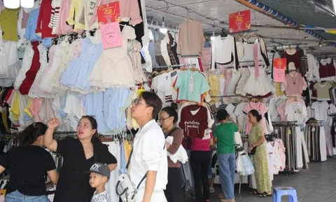 Tháng khuyến mãi tập trung, chợ truyền thống giảm giá như siêu thị