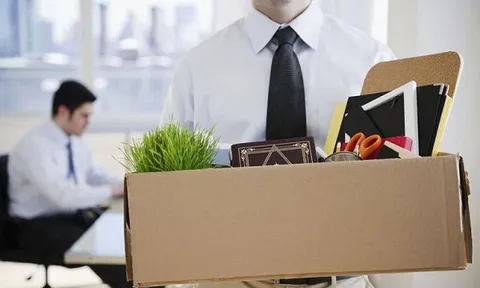 Những lý do 'trời ơi đất hỡi' khiến nhân viên bị sa thải: Từ đi làm quá sớm đến… ghé toilet nhiều lần