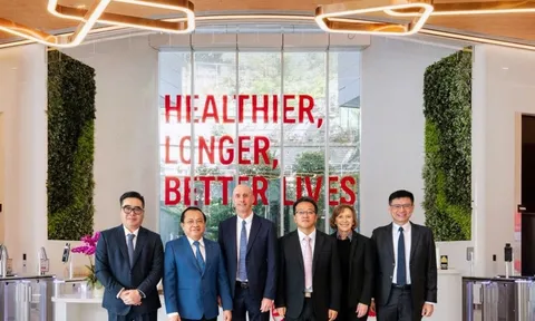 Lãnh đạo Bộ Tài chính thăm và làm việc với Tập đoàn AIA tại Hồng Kông, Trung Quốc