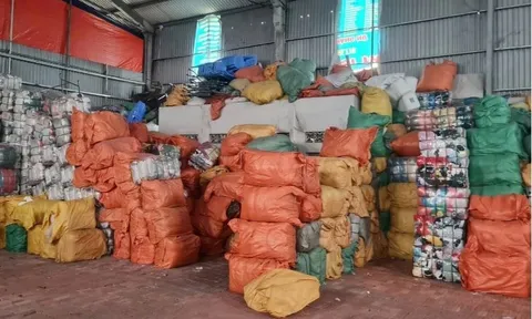 Chủ kho hàng Nguyễn Thị Nhàn ở Hải Phòng bị lực lượng chức năng tịch thu 94 tấn quần áo không rõ nguồn gốc