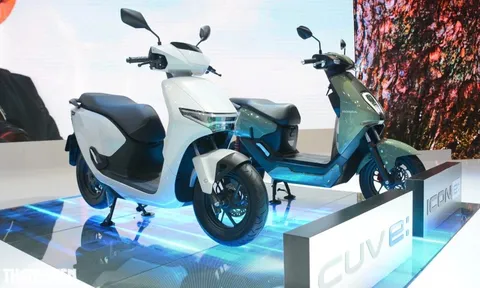 Khách Việt chỉ cần chi 1,4 triệu để sở hữu ‘siêu xe máy điện’ Honda: Thiết kế đẹp, 2 pin tháo rời, có tính năng lùi điện giúp ‘luồn lách’ ngõ nhỏ