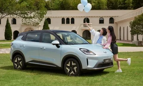 Mẫu SUV thiết kế đẹp khách Việt sẽ đắm say, ‘gầm cao máy thoáng’ giá chỉ 252 triệu: Ngoại thất 4 màu tùy chọn, đi từ Hà Nội - Nghệ An không cần sạc