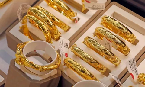 Giá vàng trưa 16/12: Vàng miếng rơi khỏi đỉnh lịch sử