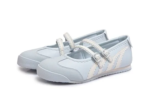 Hãng giày Việt vướng tranh cãi 'đụng hàng': Giá rẻ gấp 5 lần đối thủ, người mua vẫn chốt đơn đều tay