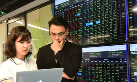 IPO rầm rộ, tưởng toàn 'bom tấn' lên sàn hóa ra... 'bom xịt'