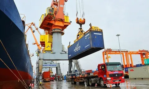 Xuất nhập khẩu vượt mốc 900 tỷ USD