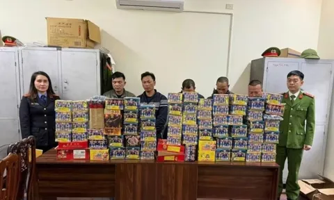 Bắt giữ tài xế xe tải cầm đầu đường dây đưa hơn 1 tạ pháo lậu từ Lào về Việt Nam