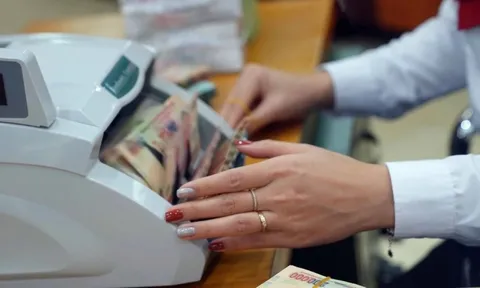 Vì sao lãi suất huy động tăng mạnh cuối năm?