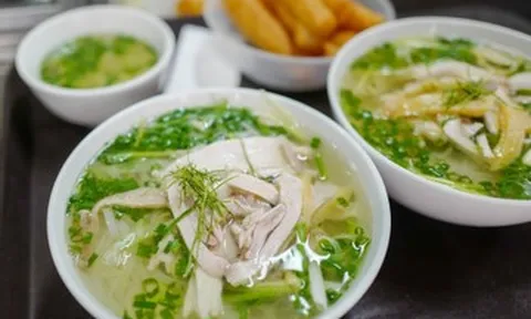 Bạn trai luôn trả dư tiền mỗi lần ăn phở, cô gái xúc động khi biết lý do