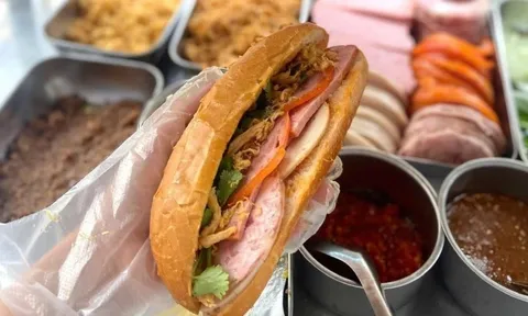 66 người nhập viện sau khi ăn bánh mì: Quán bán 800 ổ/ngày, sốt trứng tự chế để ngoài trời