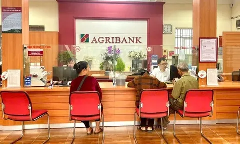 Hưng Yên: Nhân viên Agribank chủ động trì hoãn yêu cầu rút 5 sổ tiết kiệm của bà cụ, hôm sau nhận được thư cảm ơn