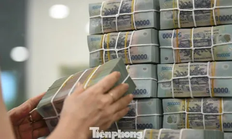 Lãi suất huy động tăng mạnh có đáng lo?