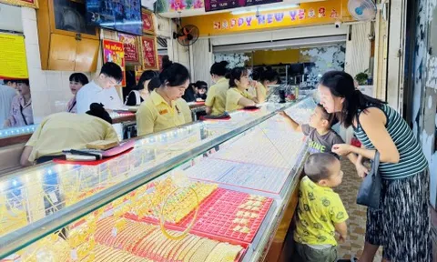 Giá vàng lại phá kỷ lục, chạm 159 triệu đồng/lượng