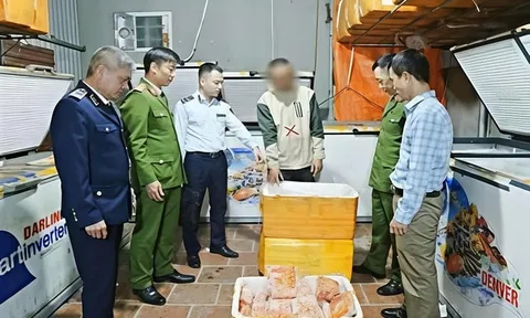 Gần 700kg trứng non, nầm lợn không nguồn gốc tại cơ sở do N.S.T. sinh năm 1990 làm chủ chuẩn bị tuồn vào các quán ăn