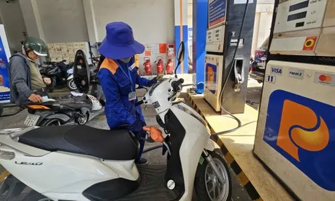 Giá xăng tiếp tục giảm, còn hơn 19.000 đồng/lít