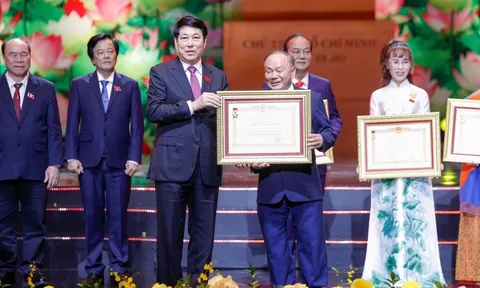 Anh hùng Lao động hơn 90 tuổi: Mỗi năm 3 đề tài nghiên cứu, trực tiếp điều hành DN cơ khí tại Lào Cai, mỗi ngày làm từ 5 giờ sáng đến đêm