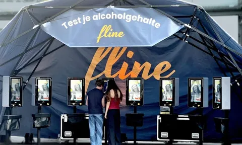 Chiếc hộp phát sáng kỳ lạ tại Brussels khiến hàng nghìn người từ bỏ ý định lái xe về nhà