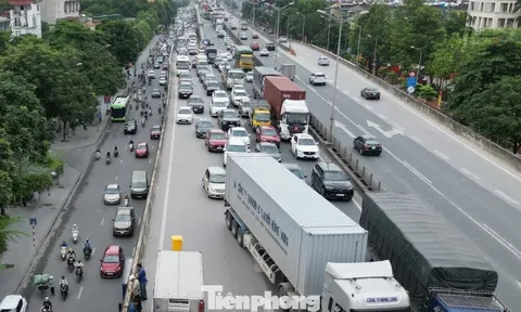 Thực trạng giao thông đường trên cao Vành đai 3 chuẩn bị cấm theo giờ đối với xe tải