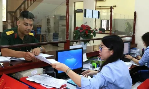 Không có tài khoản ngân hàng, người dân nhận quà Tết ra sao?