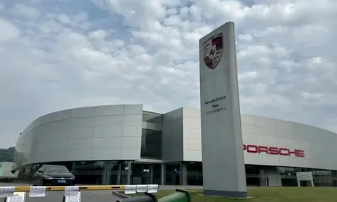 Hàng loạt đại lý Porsche, Volkswagen ở Trung Quốc bất ngờ đóng cửa, xe bị dọn sạch ngay trong đêm, công ty mẹ điều hành xác nhận nhân viên ‘nghỉ phép’ – chuyện gì đang xảy ra?