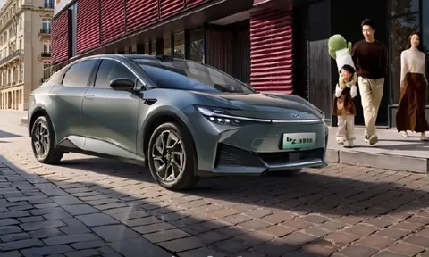 Không ‘vụt mất’ cơ hội, Toyota bán mẫu sedan điện giá chỉ 412 triệu: Hỗ trợ lái nâng cao, tích hợp thêm AI và 32 cảm biến quanh xe, đi được 600km/1 lần sạc