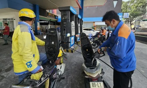 Giá xăng dầu tiếp tục giảm, xăng RON95 còn trên 18.500 đồng/lít