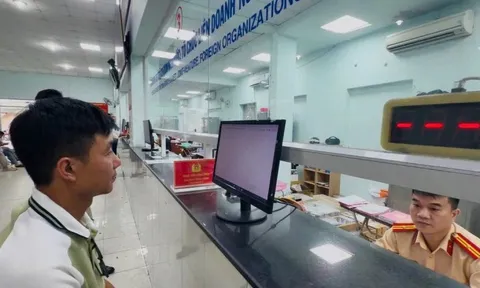 TP.HCM giảm lệ phí biển số ô tô từ 20 triệu xuống 14 triệu đồng