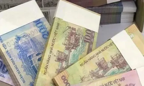 Rầm rộ đổi tiền lì xì Tết