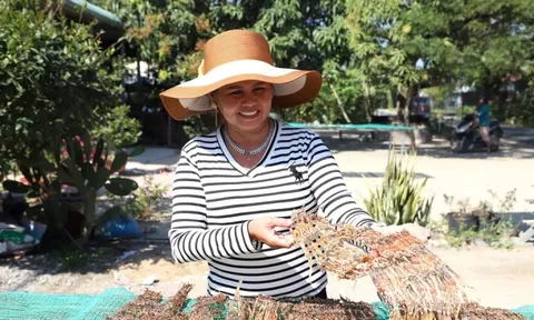 ‘Vũ nữ chân dài’ vào mùa đắt khách dịp Tết