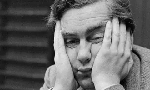 Khối ngoại quay xe bán ròng hơn 2.200 tỷ đồng trong tuần Index chạm tới mốc 1.900, cổ phiếu nào bị "xả" mạnh nhất?