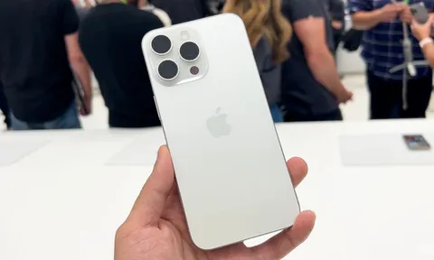 Chiếc iPhone Titan rẻ nhất Việt Nam hiện nay, đáng mua hơn iPhone 17