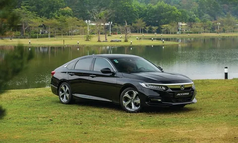 Sedan Nhật 'huyền thoại' ngừng bán tại Việt Nam, phân khúc sedan hạng D chỉ còn Camry độc diễn