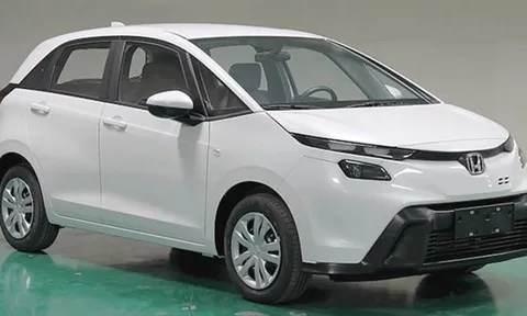 Honda bán mẫu hatchback cỡ B giá chỉ 250 triệu: Ngôn ngữ thiết kế hoàn toàn mới, có dải đèn LED, kích thước dài hơn, nội thất tâm điểm là màn hình 10,1 inch hiện đại