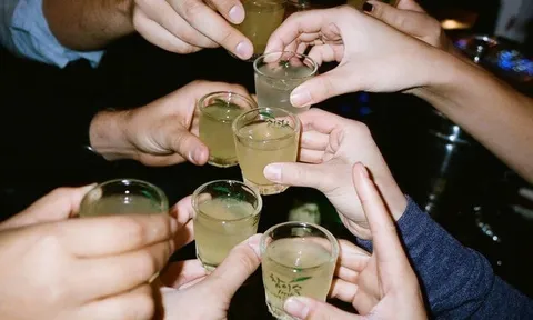 Gen Z 'quay lưng' với đồ uống có cồn, khiến 830 tỷ USD của ngành này 'bốc hơi' nhanh chóng