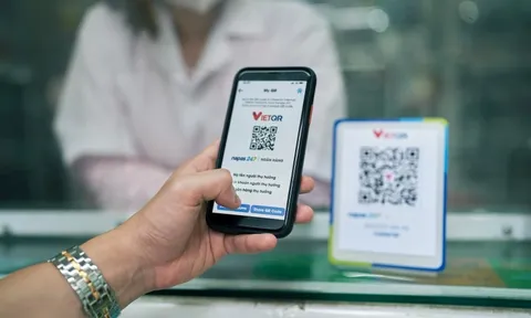 Chưa từng có: Người dân rút tiền mặt từ ATM giảm kỷ lục