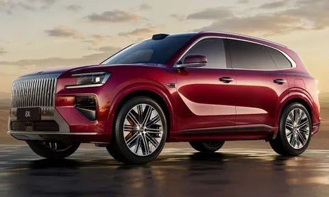 Mẫu SUV cỡ lớn ‘chung mâm’ với Ford Explorer, sử dụng động cơ PHEV chạy xa tới 328km không cần phải đổ xăng, mạnh mẽ gấp đôi Lamborghini Urus ở bản thuần điện, giá có ‘rẻ như cho’ không?