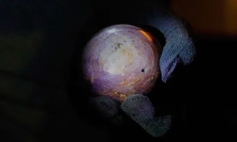 Viên Sapphire lên tới 400 triệu USD - mức giá cao nhất hành tinh: Tìm thấy tại quốc gia được xem là ‘thánh địa đá quý’