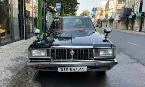 Ông Đặng Lê Nguyên Vũ đưa 'hàng hiếm' lên phố: Ngoại thất 40 năm tuổi, nội thất bên trong mới là thứ khiến ai cũng bất ngờ