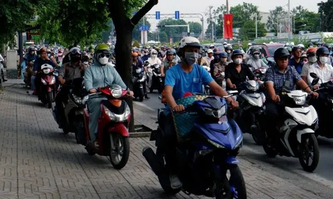 Người đi xe máy sẽ bị phạt tới 600.000 đồng và bị trừ 2 điểm GPLX nếu có hành vi này, nên biết để chấp hành nghiêm chỉnh