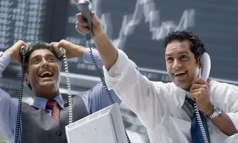 Khối ngoại rót gần 900 tỷ đồng vào 3 cổ phiếu trong phiên cuối tuần