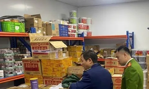 Phát hiện 1,5 tấn nguyên liệu thực phẩm không rõ nguồn gốc, liên kết với chuỗi lẩu nổi tiếng Hà Nội