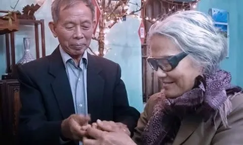 Chiếc nhẫn đặc biệt đêm giao thừa