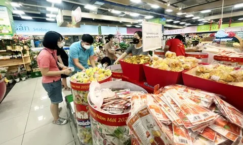 Siêu thị bán xuyên đêm, chỉ nghỉ tết 1 ngày