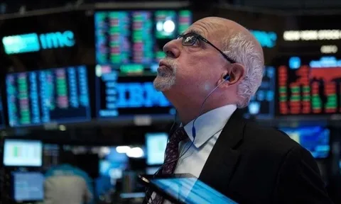 Phiên 10/2: Khối ngoại "tung" gần 1.000 tỷ đồng mua ròng, đột biến tại một mã ngân hàng