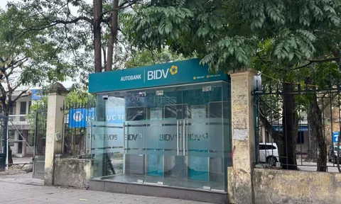 Không còn cảnh chen chân xếp hàng rút tiền trước Tết