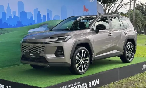 'Vua SUV' Toyota RAV4 2026 bỏ bản xăng, lột xác thiết kế và công nghệ, đã có mặt tại Đông Nam Á, rộng cửa về Việt Nam