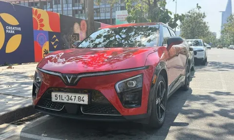 Sau 10.000km lăn bánh, chủ xe VinFast VF 7 bản Plus lần đầu nói thẳng về độ an toàn khi gặp sự cố và không ngại so sánh với xe Toyota Innova Cross